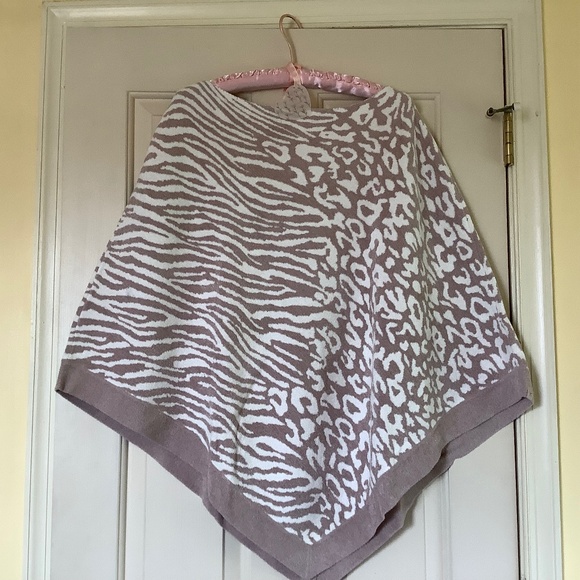 Barefoot Dreams CozyChic Ultra Lite Ocean Breeze Poncho Rose/Animal Print SZPlus - Picture 1 of 11